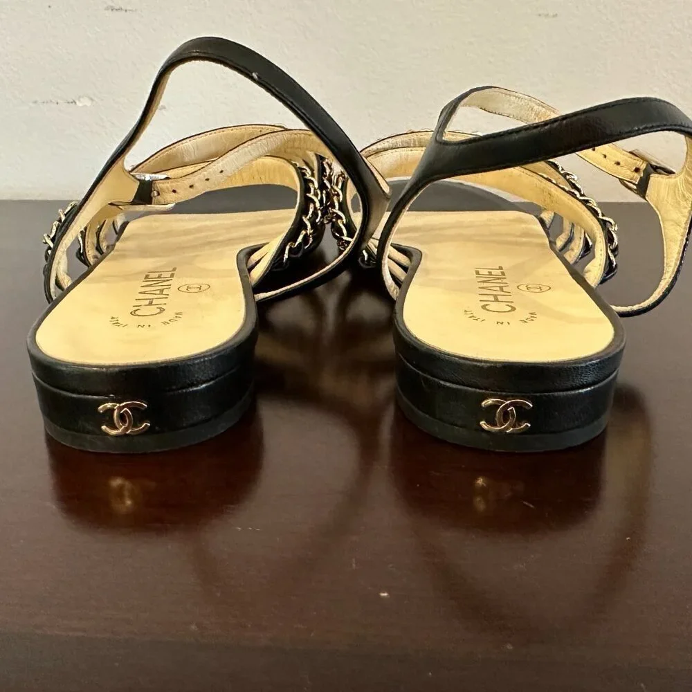 Chanel Black Leather CC Logo Chain Strap Women's Sandals Sz 40 Made in Italy